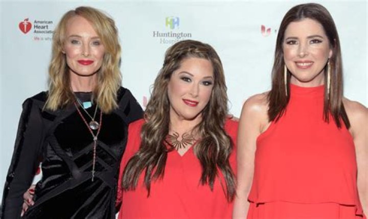 Bobbie Phillips Wiki: One of Leslie Moonves' Sexual Victim | Married Life With Husband & Son