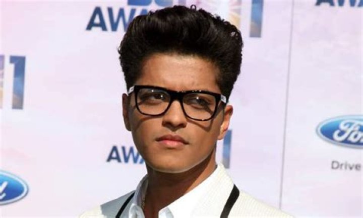 Bruno Mars Height, Weight, Body Measurements, Shoe Size