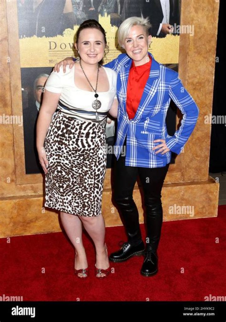 Is Hannah Hart still dating Ella Mielniczenko?