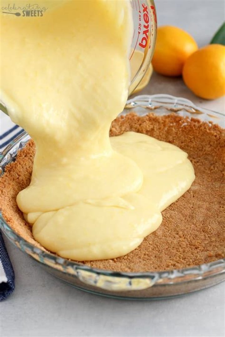 Lemon Cream Pie with Graham Cracker Crust