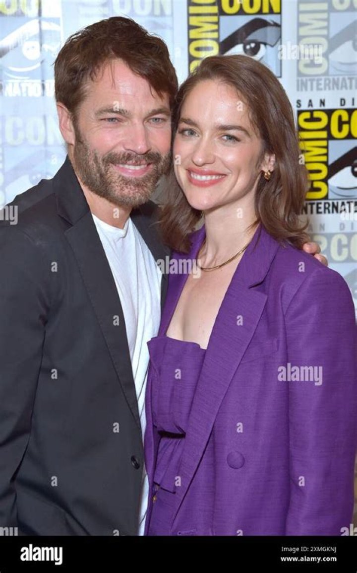 Melanie Scrofano, Net Worth, Marriage, Husband, Children, Wiki-Bio