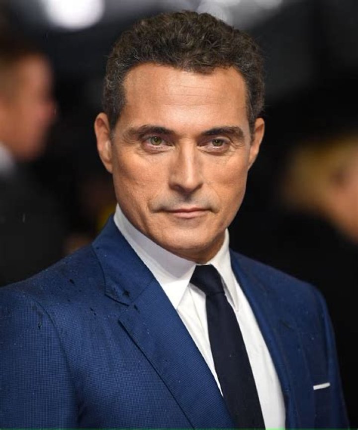 Rufus Sewell Net Worth: Details About Movies, Income, Wife, Cars, Career - SarkariResult