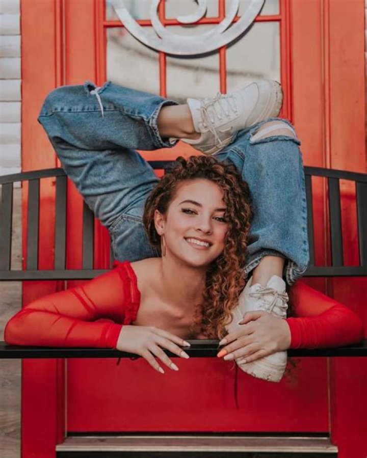 Sofie Dossi